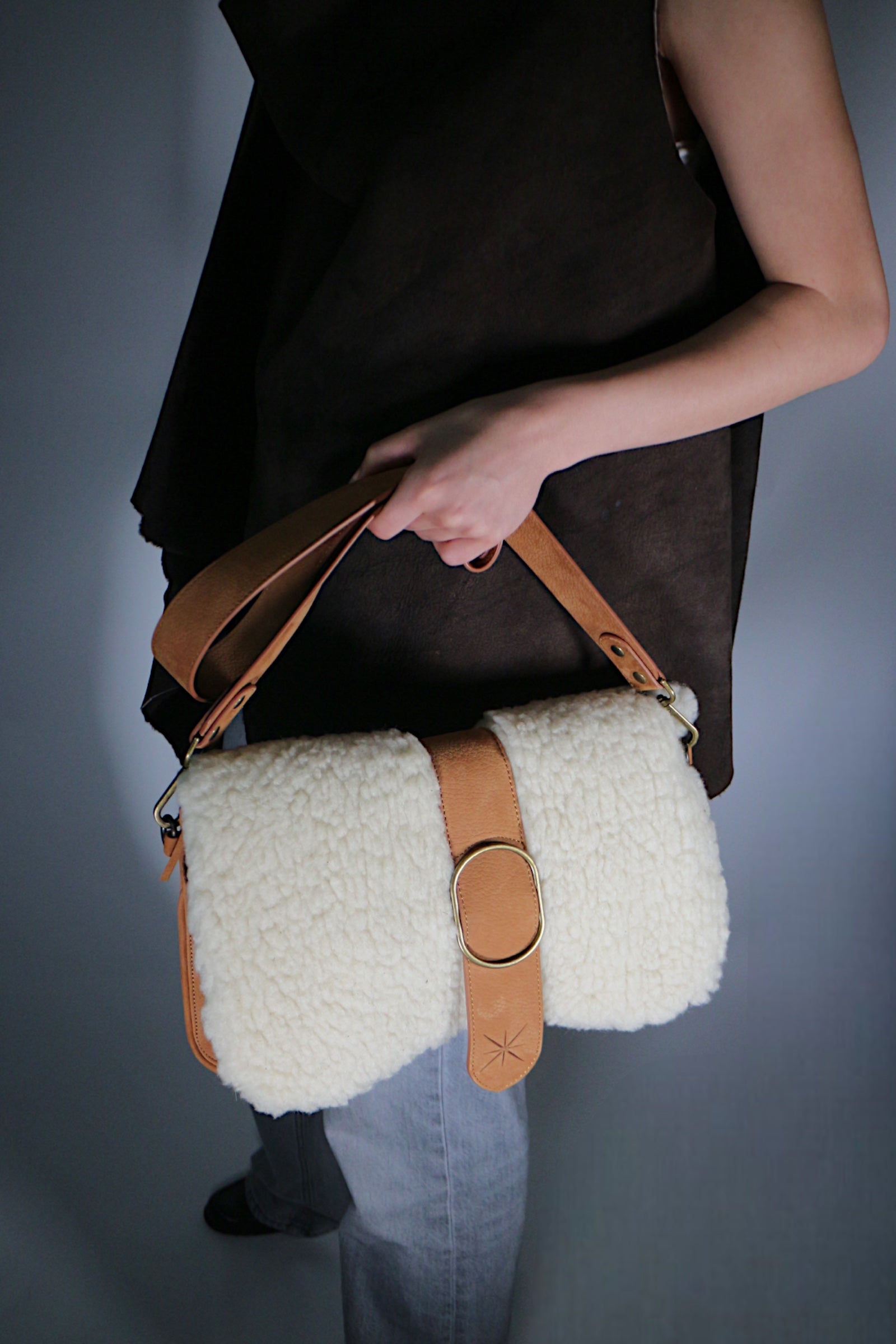 STAR THARA SHEEPSKIN/CAMEL BAG