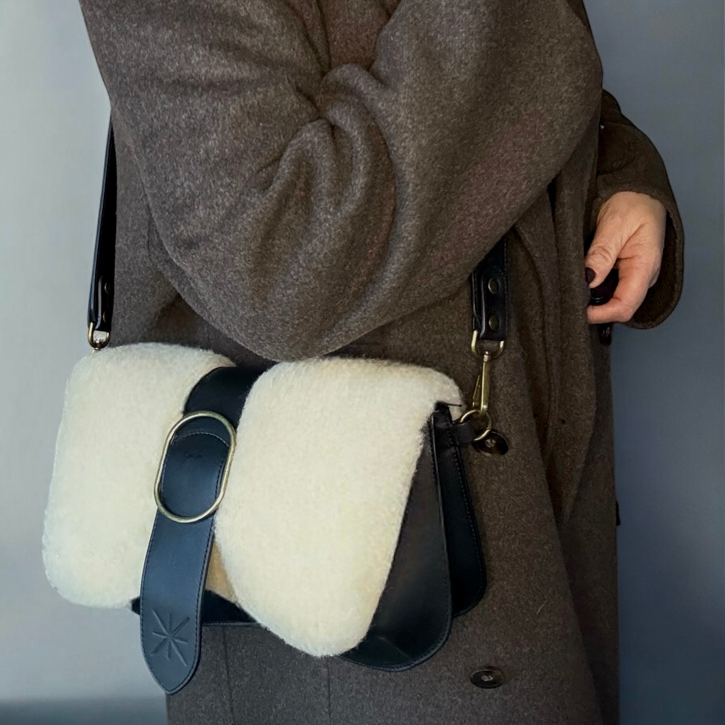 "STAR IDEAL WINTER BLACK" RANCHO SHEEP / KHARA BOX