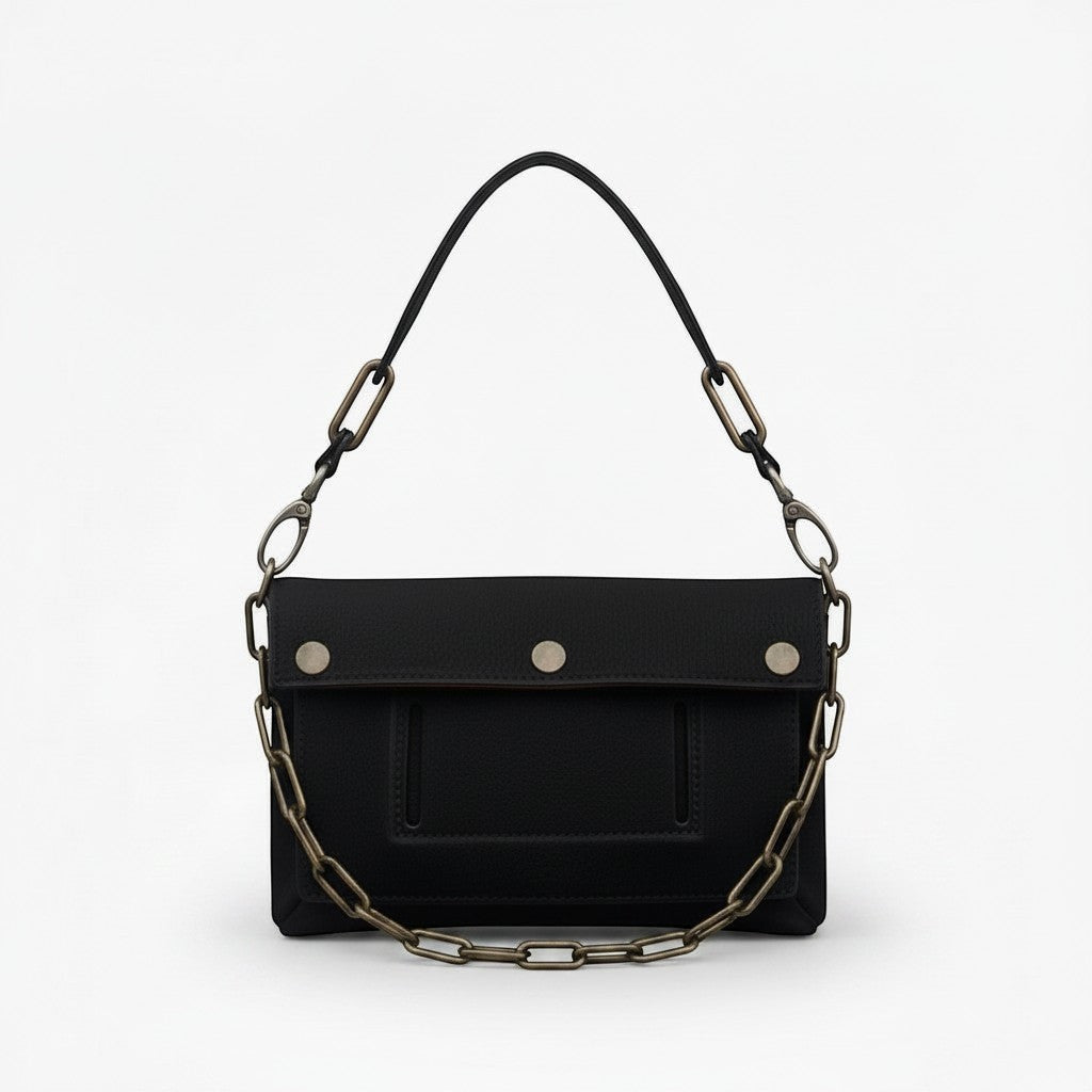 La Stella Sac Gemma Nubuck Noir, sac à main structuré en cuir nubuck noir avec rabat et chaîne.