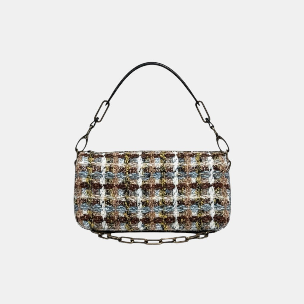 Sac à bandoulière La Stella en tweed texturé damier marron, écru, bleu et jaune, avec chaîne.