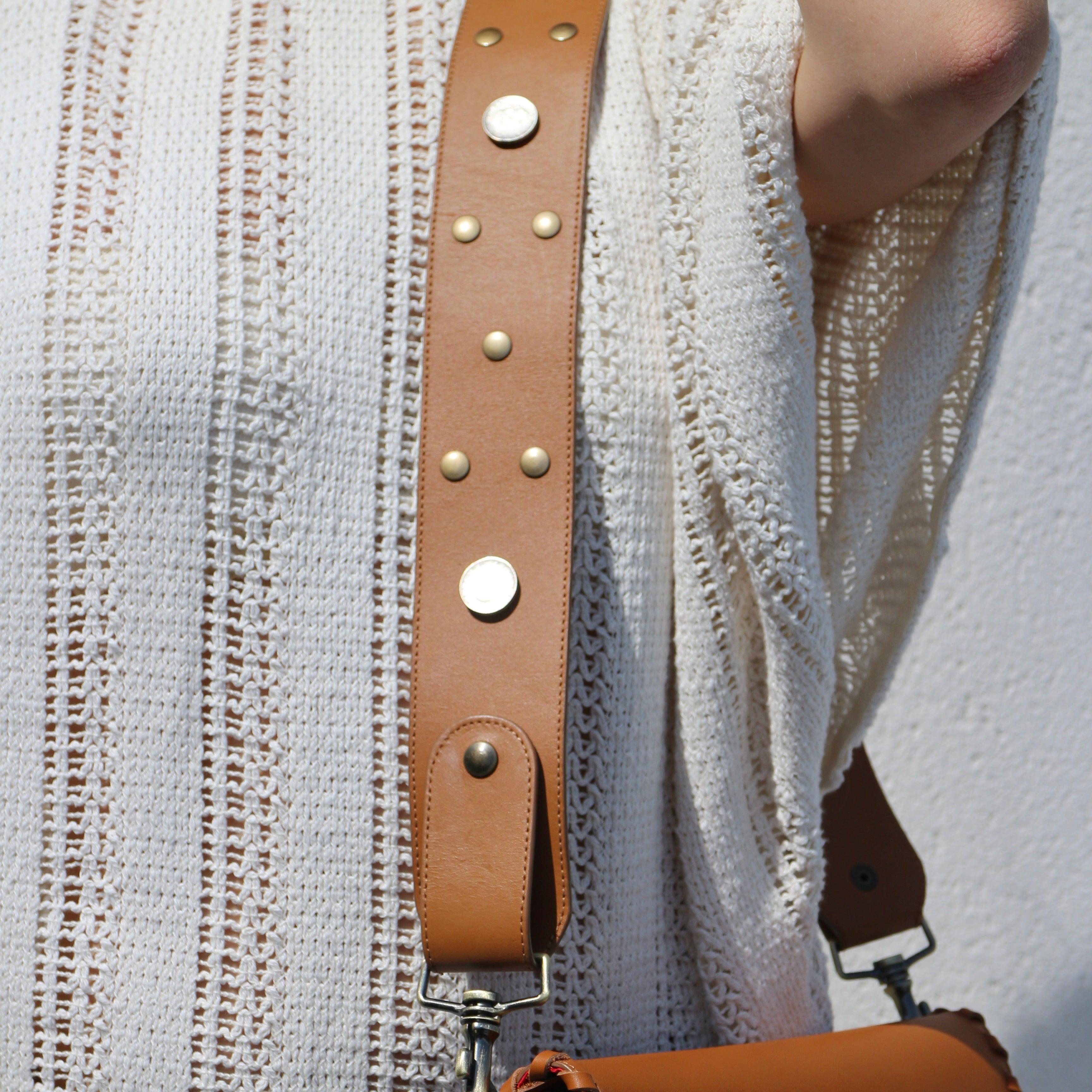LARGE STUDDED SHOULDER STRAP CAMEL LEATHER 